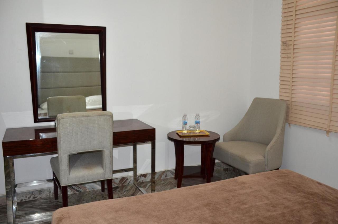 Royal Suite Hotel Apartments Al Huwayl Kültér fotó